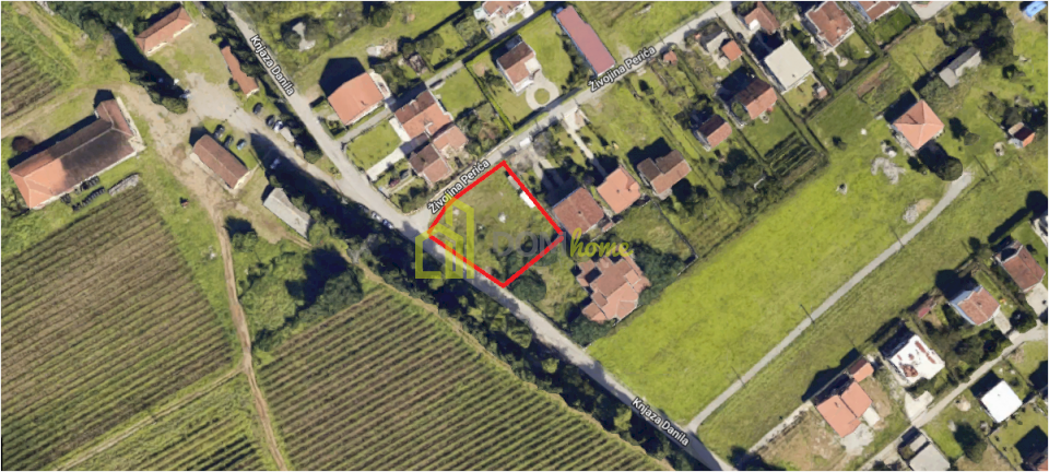 Plac 1047m2, Tološi